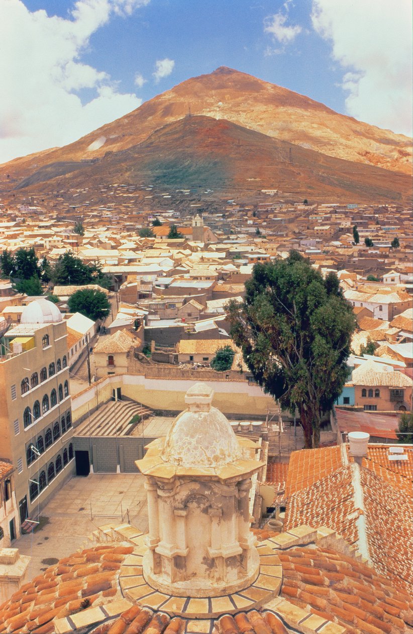 Vista desde las ruinas hacia las ruinas incas cerca del pueblo (foto) de Unbekannt