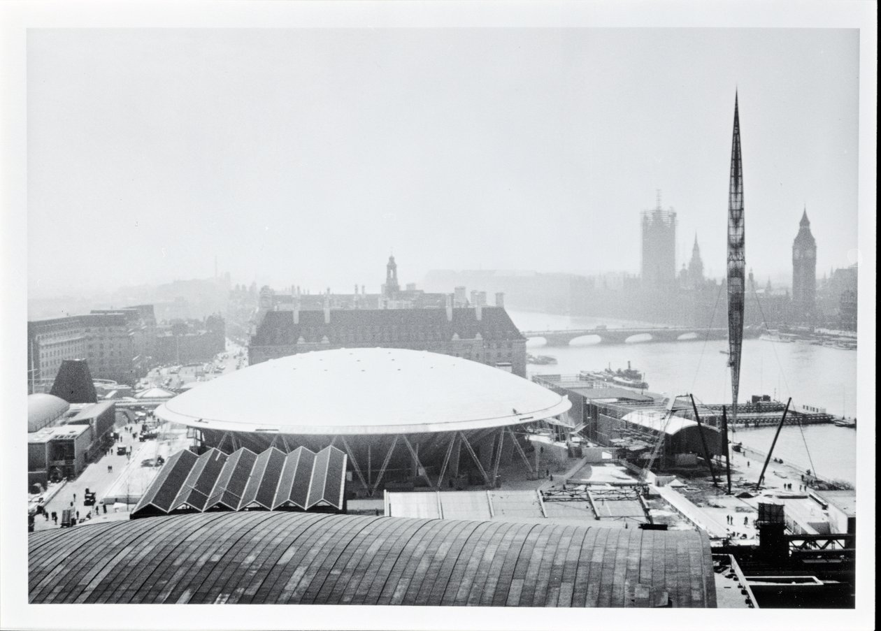 Vista de la Cúpula del Descubrimiento construida para el Festival de Gran Bretaña, inaugurada el 4 de mayo de 1951 de Unbekannt