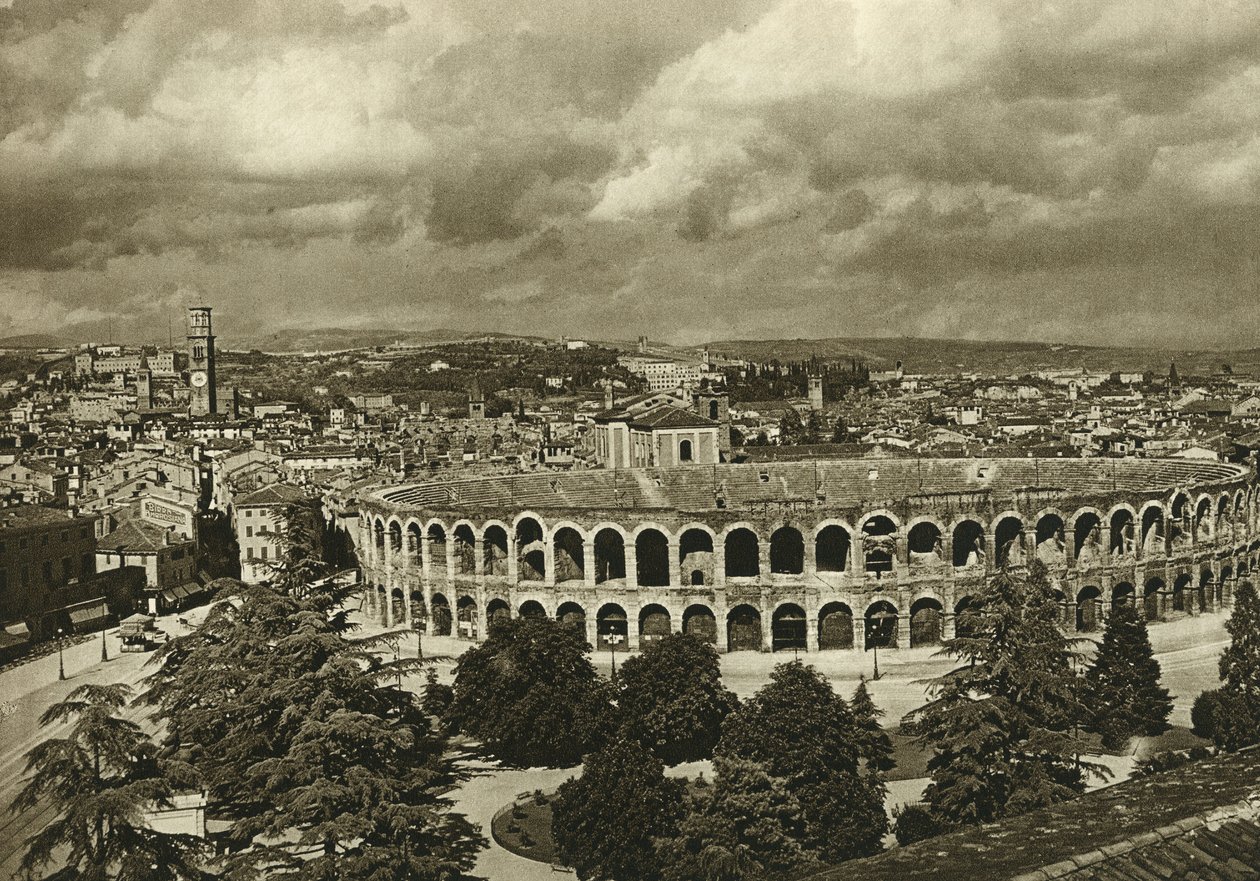 Vista de las arenas, el anfiteatro romano y la ciudad de Verona en 1925 de Unbekannt