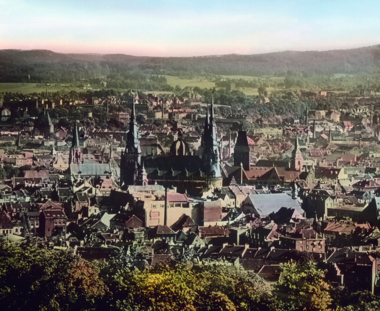 Vista a la ciudad de Aquisgrán con su catedral en el centro de la ciudad de Unbekannter Künstler