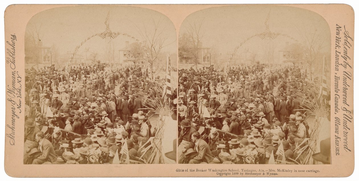 "Niñas de la escuela Booker T. Washington, Tuskegee, Alabama, la Sra. McKinley en un carruaje cercano",1899 (foto) de Underwood & Underwood