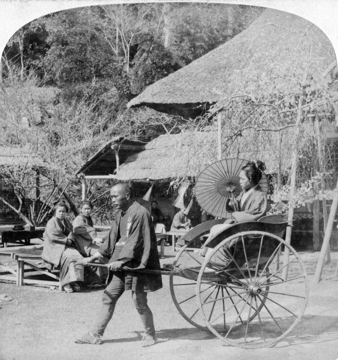 Un paseo matutino en un jinrikisha, Sugita, Japón, 1896 de Underwood and Underwood