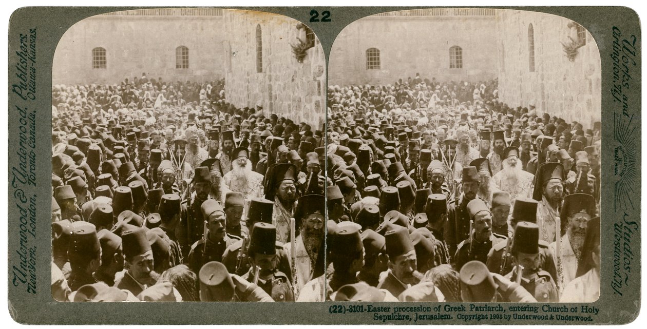 Procesión de Pascua del Patriarca Griego, entrando en la Iglesia del Santo Sepulcro, Jerusalén, 1903 de Underwood and Underwood