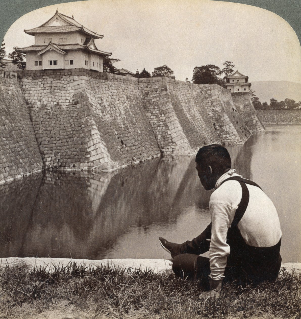 Castillo feudal de los orgullosos Shogunes, Osaka, Japón de Underwood and Underwood