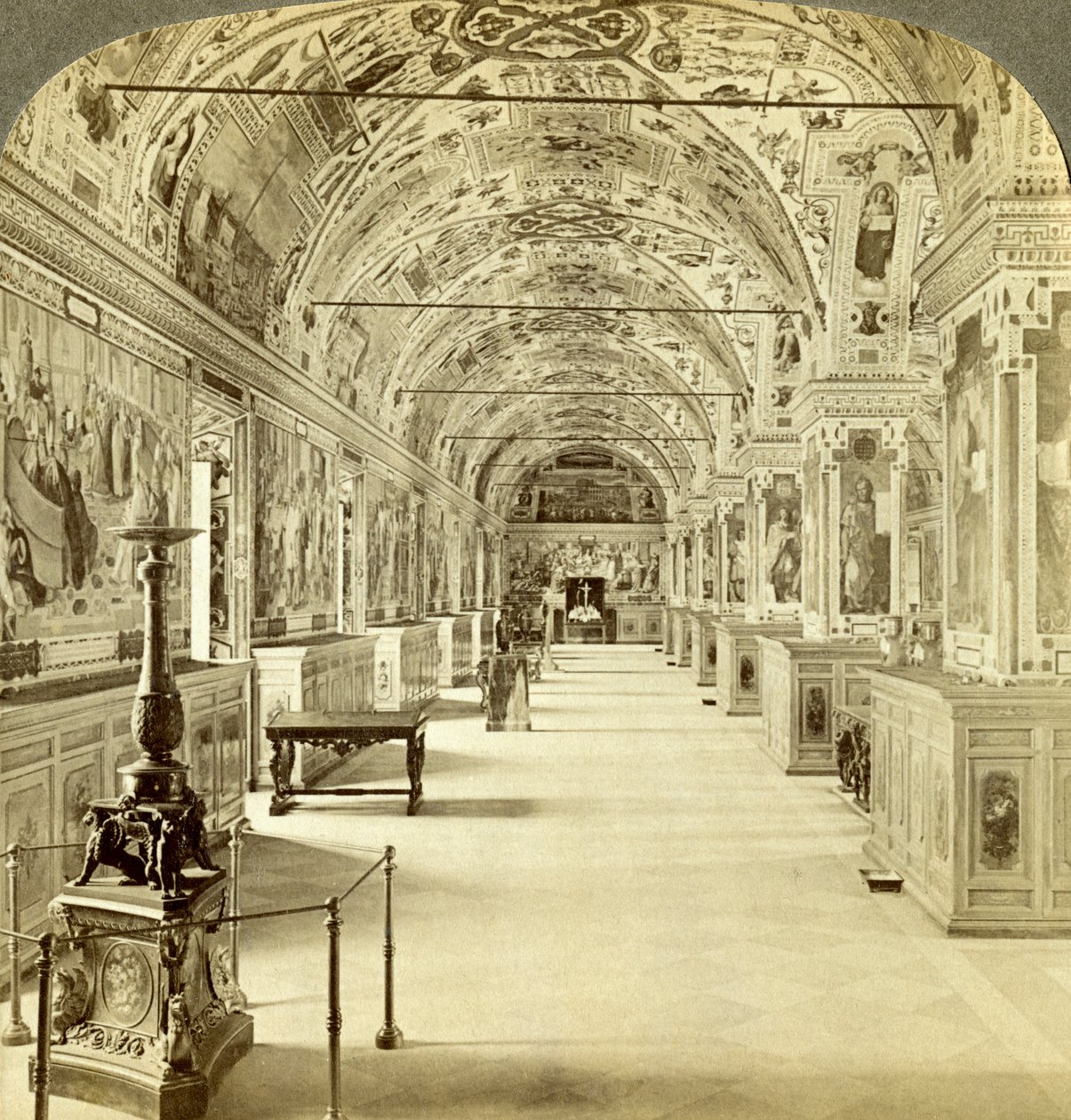 Interior de la Biblioteca Vaticana, Roma, Italia de Underwood and Underwood