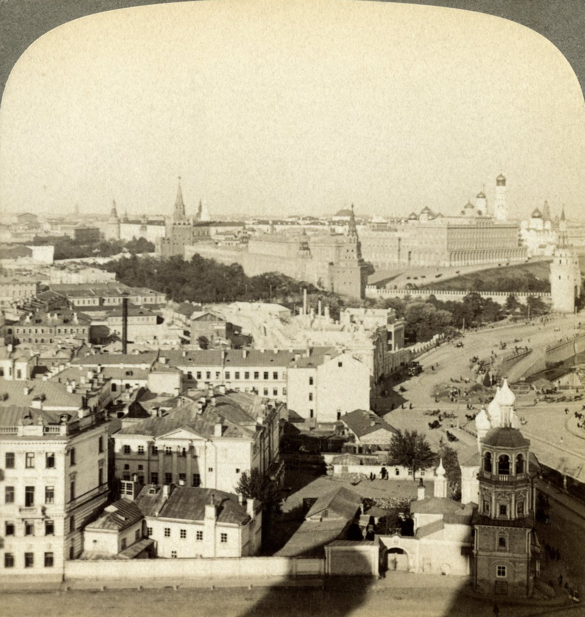 Muro del Kremlin, Moscú, Rusia de Underwood and Underwood