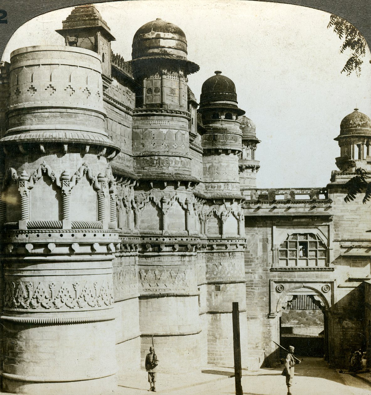 Palacio Man Singh, Gwalior, Madhya Pradesh, India de Underwood and Underwood