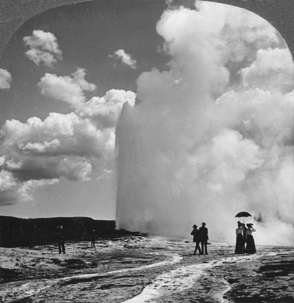 Géiser Old Faithful, Parque Nacional Yellowstone, EE.UU., principios del siglo XIX de Underwood and Underwood