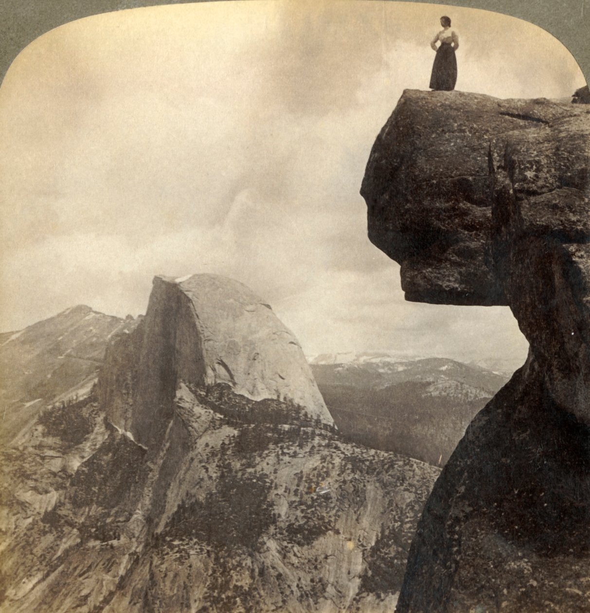 Vista de los Paisajes Más Grandiosos de la Naturaleza - desde Glacier Point N.E. Yosemite Valley, Cal., 1902 de Underwood and Underwood