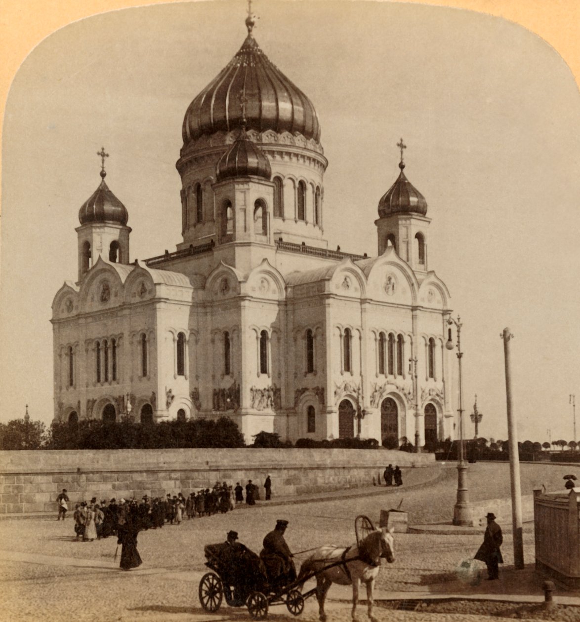 Templo de Nuestro Salvador, la iglesia más grande de Moscú, Rusia de Underwood and Underwood