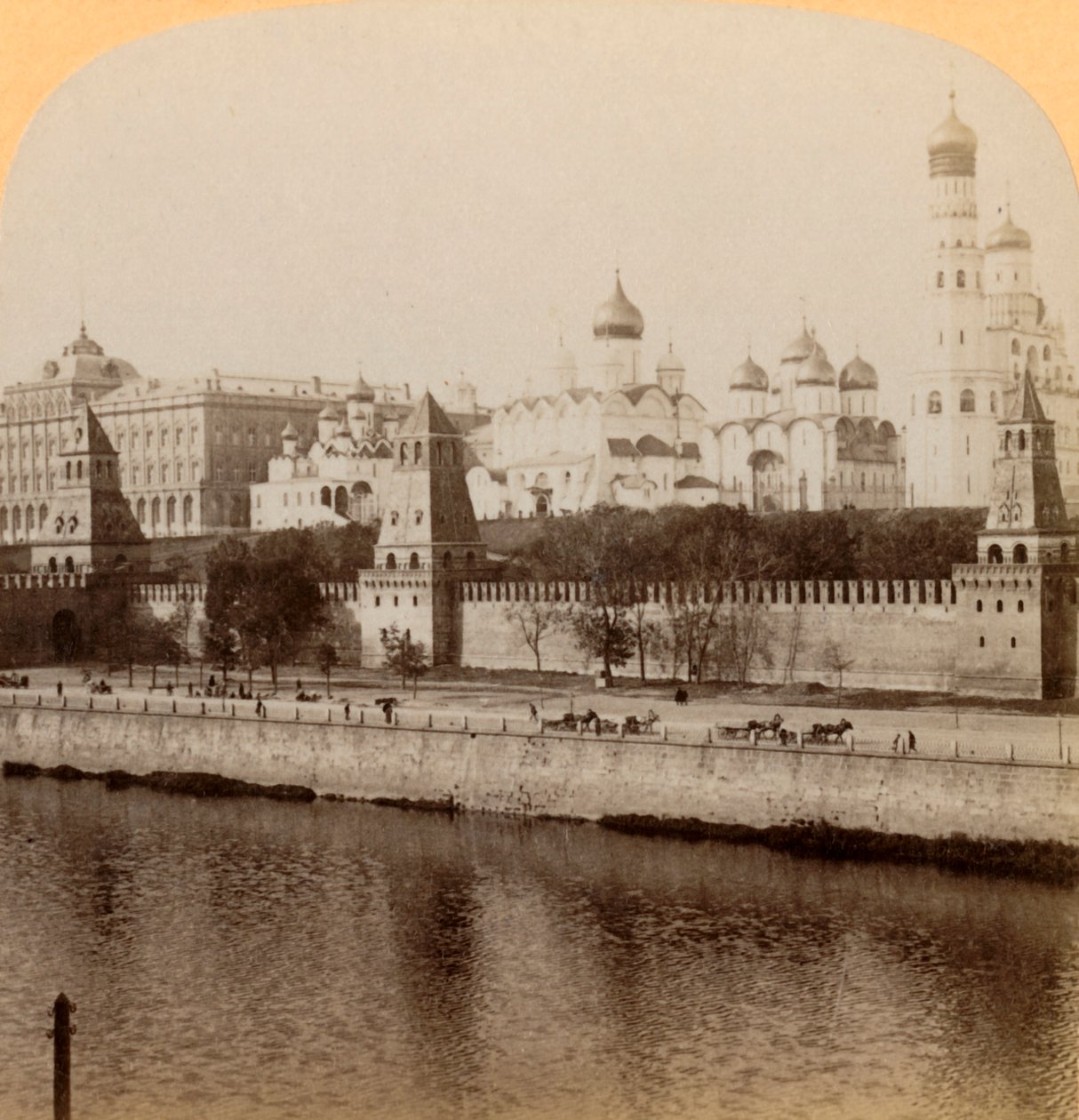 El Kremlin, Moscú, Rusia - Allí yacen nuestros antiguos zares dormidos, 1898 de Underwood and Underwood