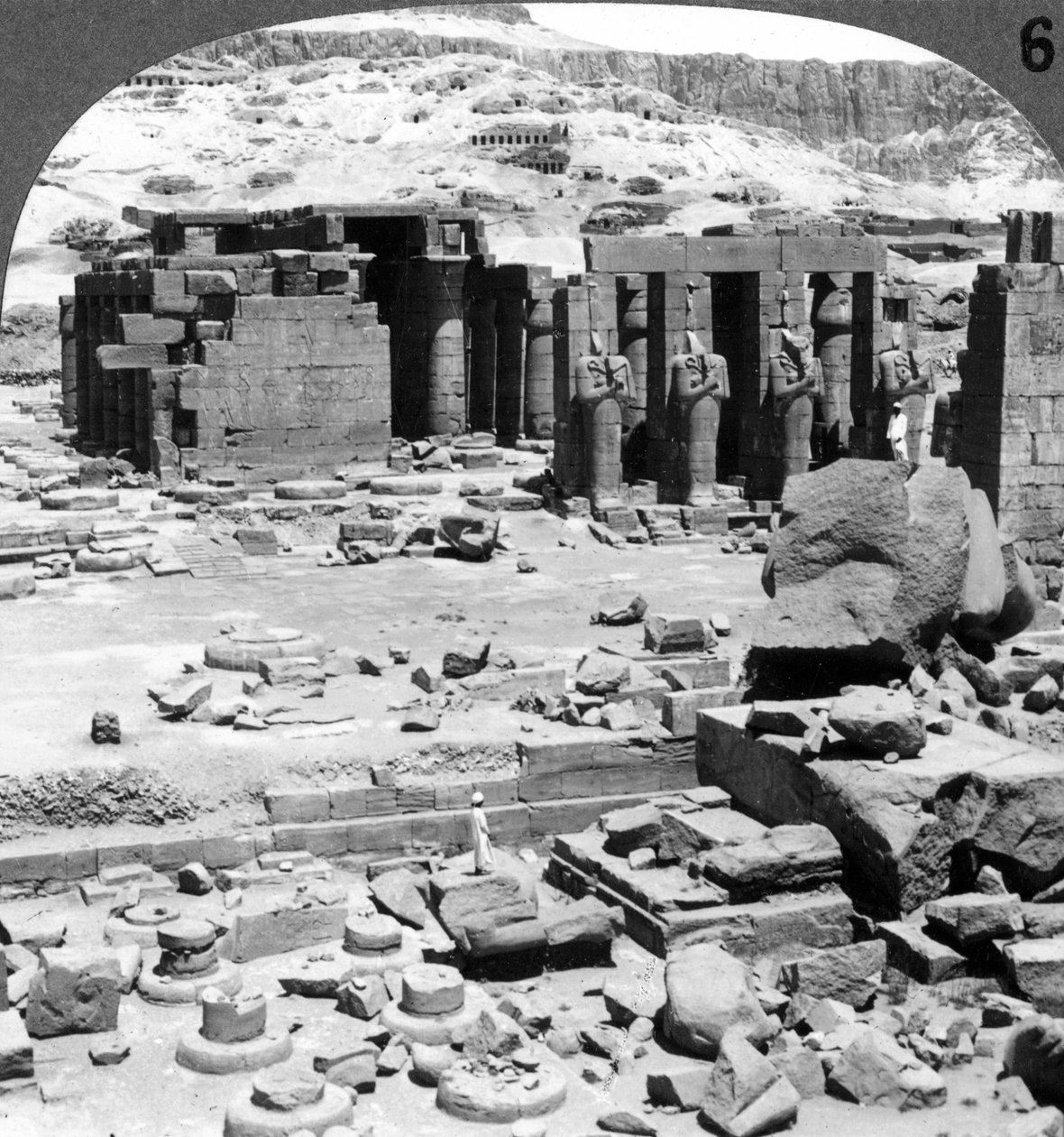 El Ramesseum, el templo de Ramsés II, en Tebas, Egipto, 1905 de Underwood and Underwood