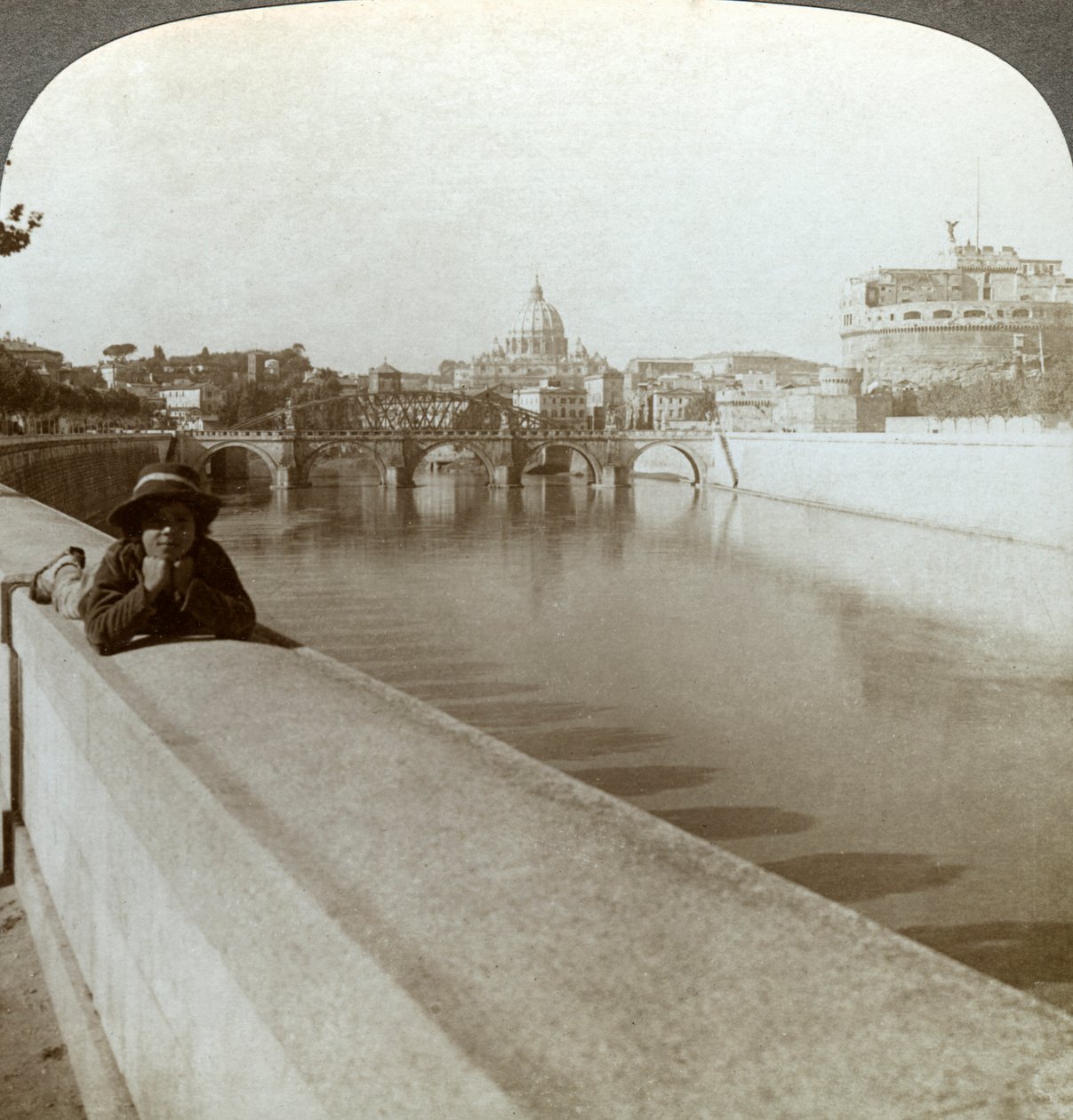 El río Tíber, Castel Sant Angelo y la Basílica de San Pedro, Roma, Italia de Underwood and Underwood