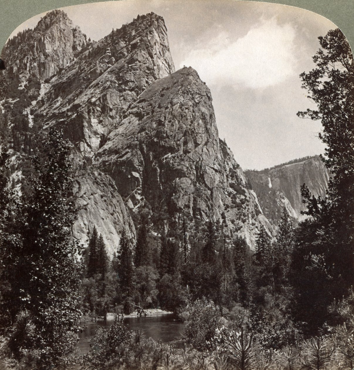 Los tres hermanos, Valle de Yosemite, California, EE.UU., 1902 de Underwood and Underwood