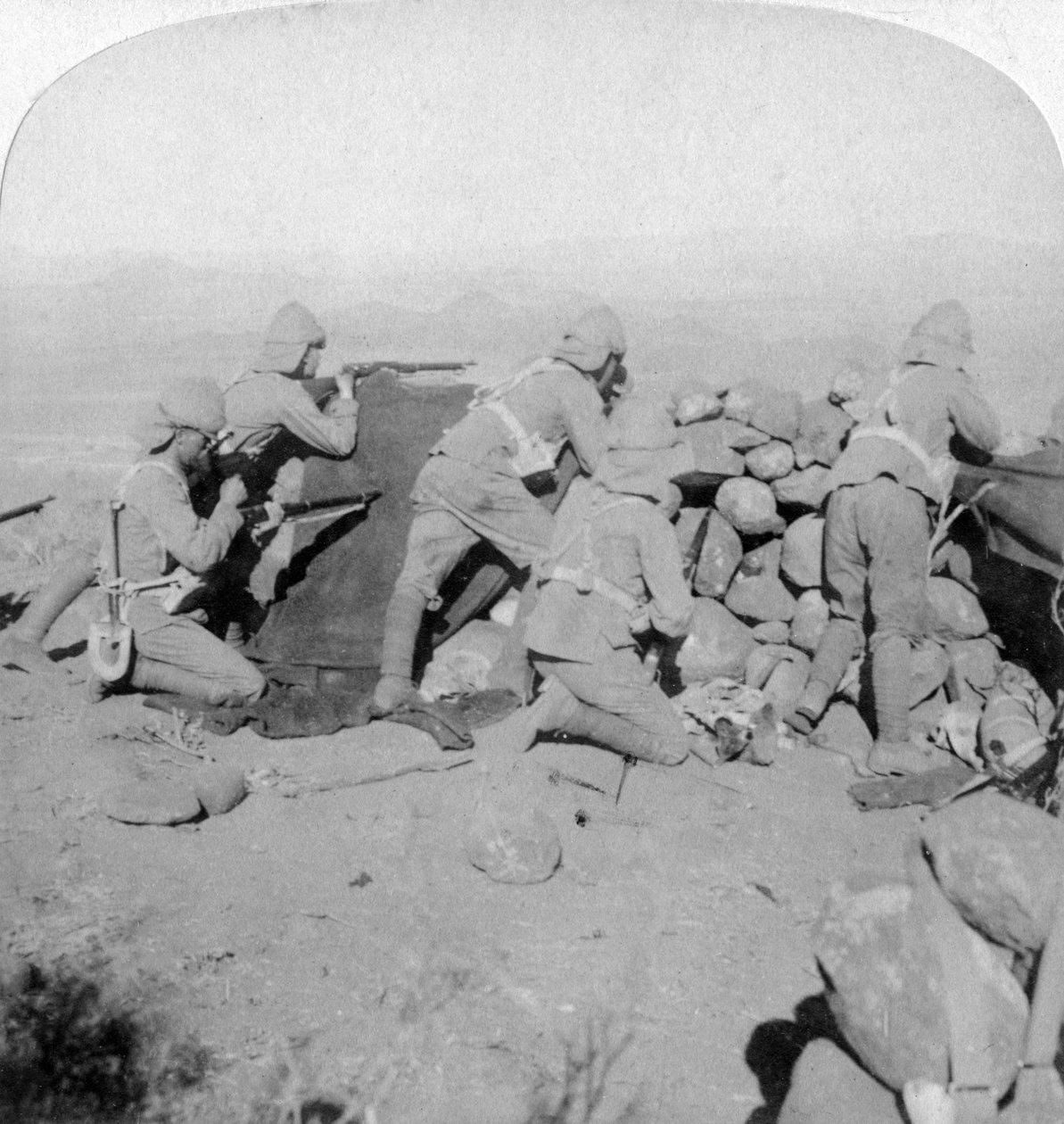 Tropas defendiendo la colina de Nueva Zelanda, Slingersfontein, Sudáfrica, 25 de enero de 1900 de Underwood and Underwood