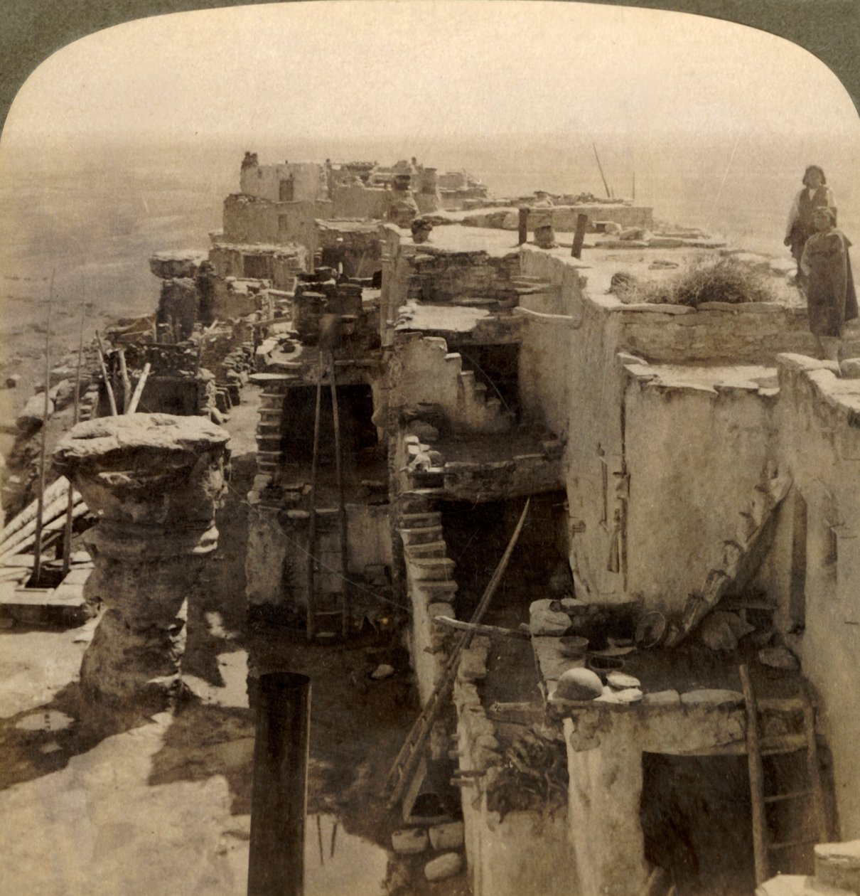 Wolpi...un jefe pueblo de la misteriosa raza Moki, Habitantes de los acantilados, Arizona, EE.UU. de Underwood and Underwood