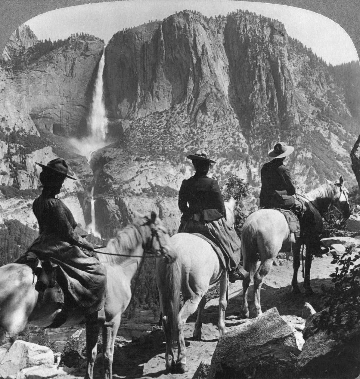 Cataratas de Yosemite, desde el sendero Glacier Point, Valle de Yosemite, California, EE.UU. de Underwood and Underwood
