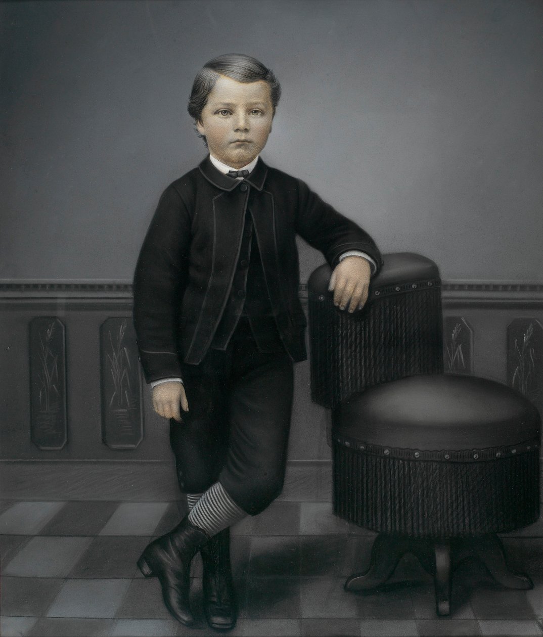 Chico joven con traje negro de Unidentified