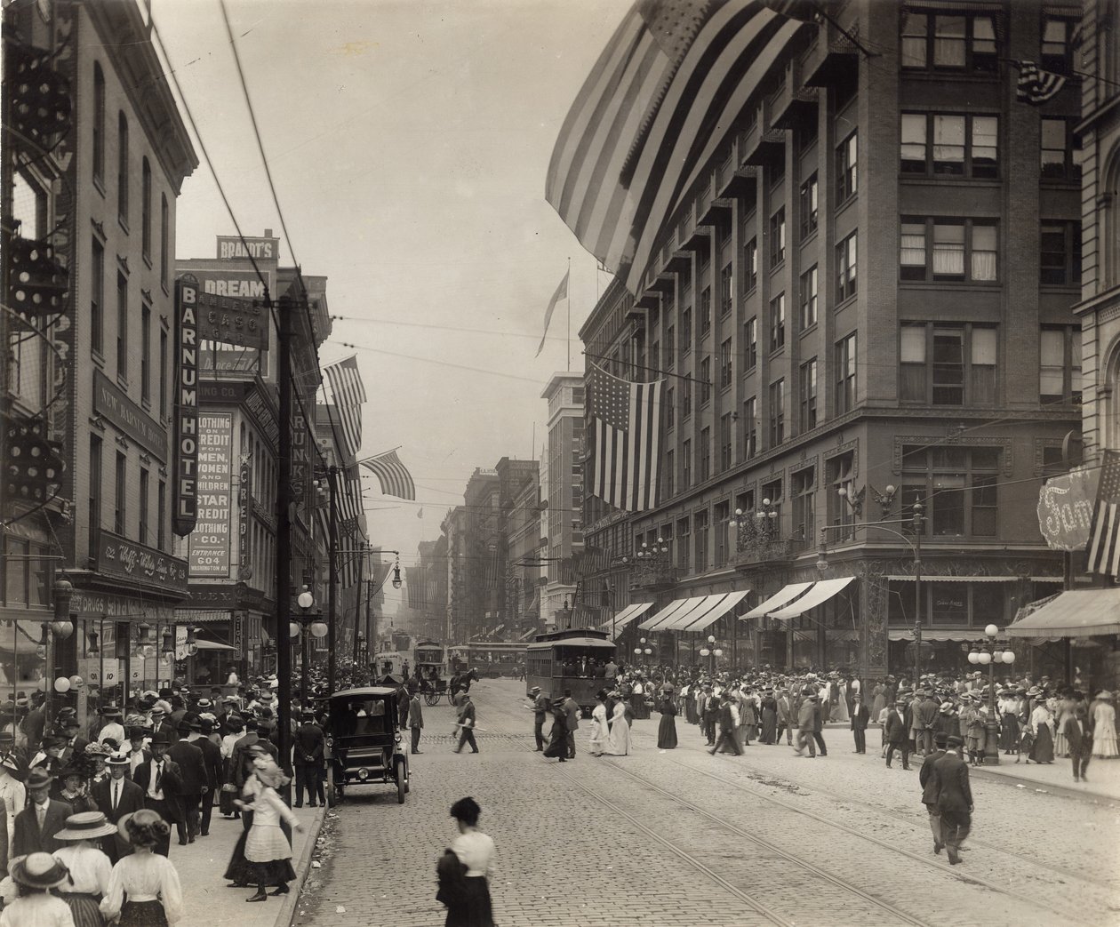 Avenida Washington al oeste desde justo al este de la calle Sexta de Unknown