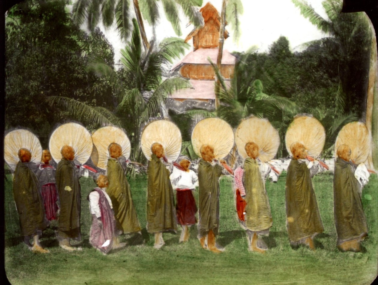 Procesión de monjes con abanicos, c.1880s de Unknown
