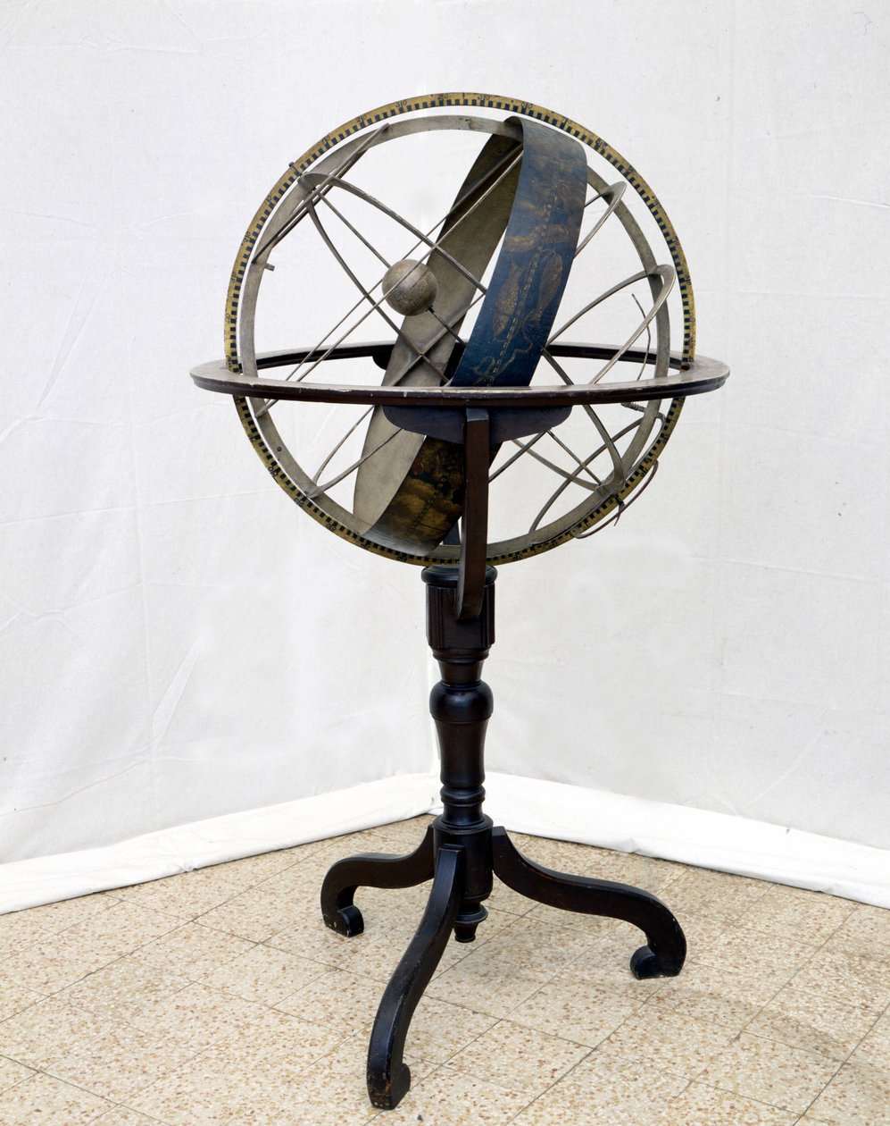 Esfera armilar del siglo XVII: Milán, Museo Nazionale delle Scienze e delle Tecniche de Unknown artist