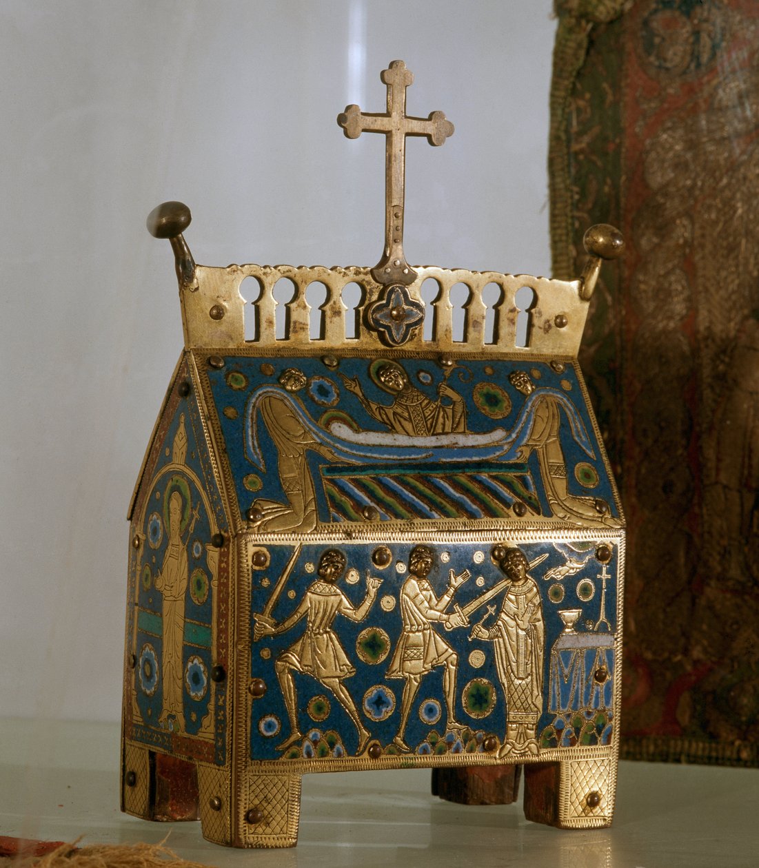 Relicario en esmalte, oro y cobre de Santo Tomás Becket (1118-1170), arzobispo de Canterbury - Está decorado con representaciones del asesinato del arzobispo el 29/12/1170 en la Catedral de Canterbury y su funeral de Unknown artist