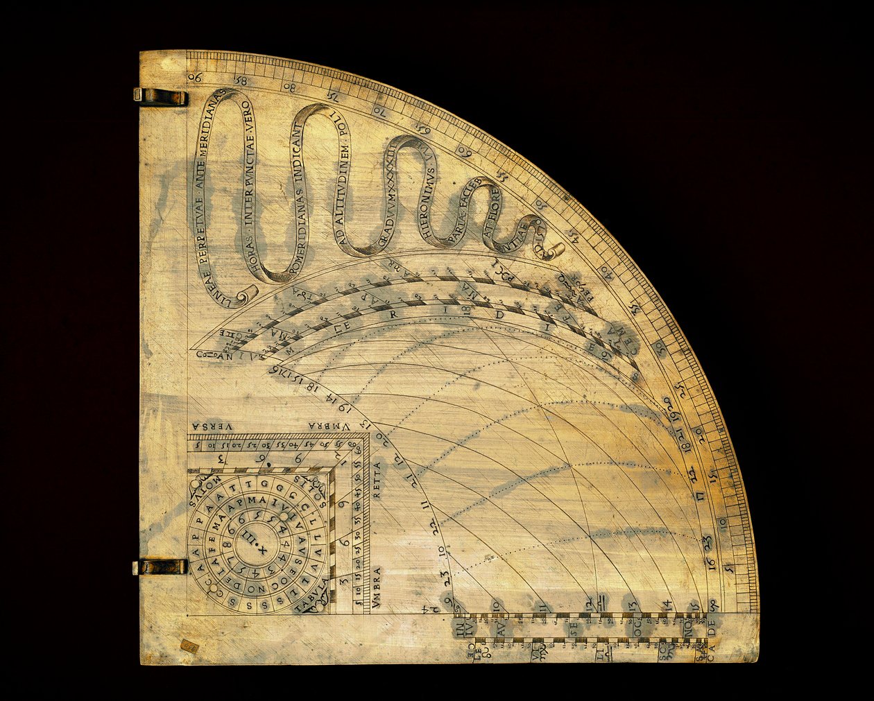 Esfera de latón que muestra las líneas del tiempo del movimiento del sol e indica su entrada en los signos zodiacales. Está en la latitud 43 correspondiente a Toscana y Umbría. Hecho por el relojero Girolamo della Volpaia (circa 1530-1614) en 1570. Florenc de Unknown artist
