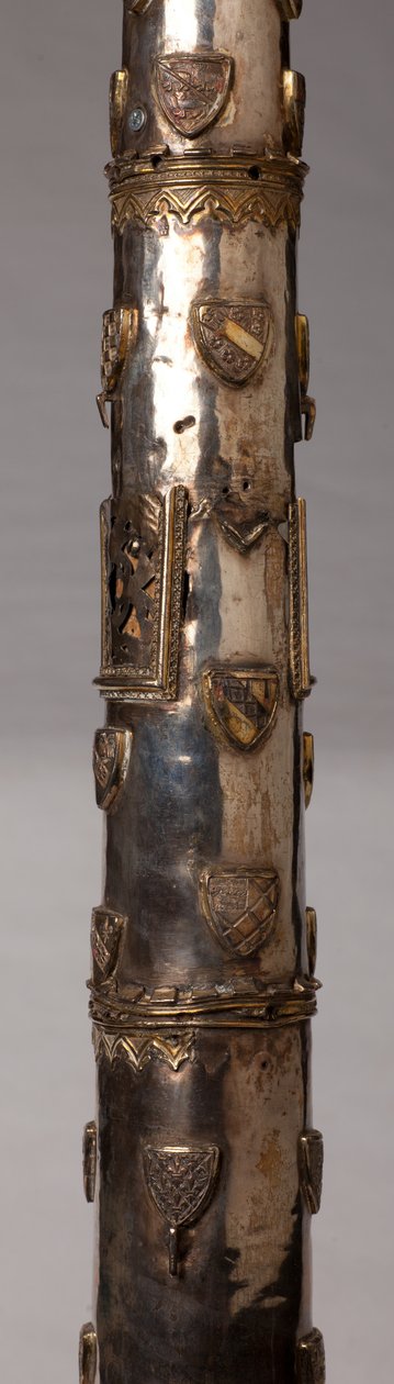 Candelabro (?), orfebrería (detalle) de Unknown artist