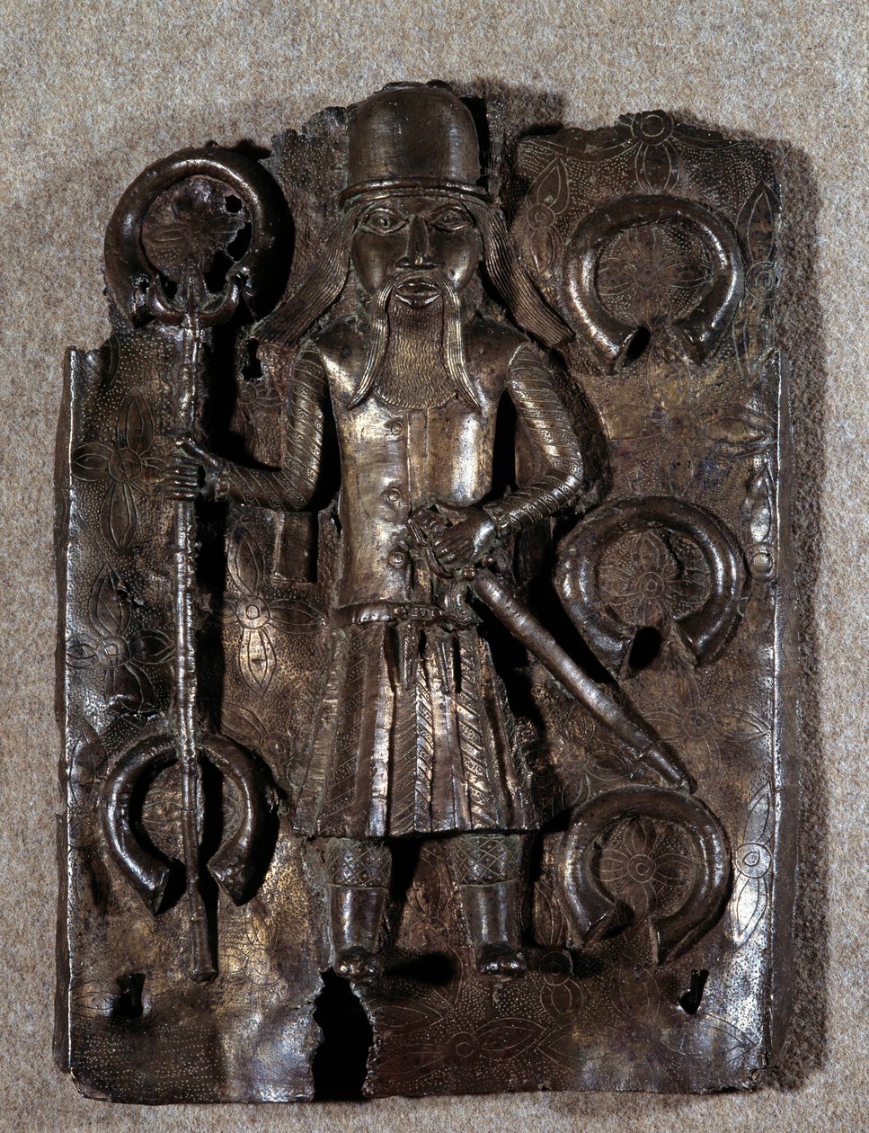 Artes decorativas: plato de latón tallado por un guerrero portugués. Siglo XVI. Conservado en Viena de Unknown artist