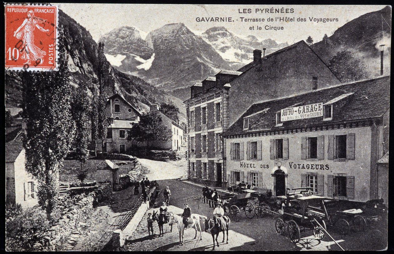 Los Pirineos, Gavarnie: terraza del Hotel des Voyageurs y el circo - postal, finales del siglo XIX de Unknown artist
