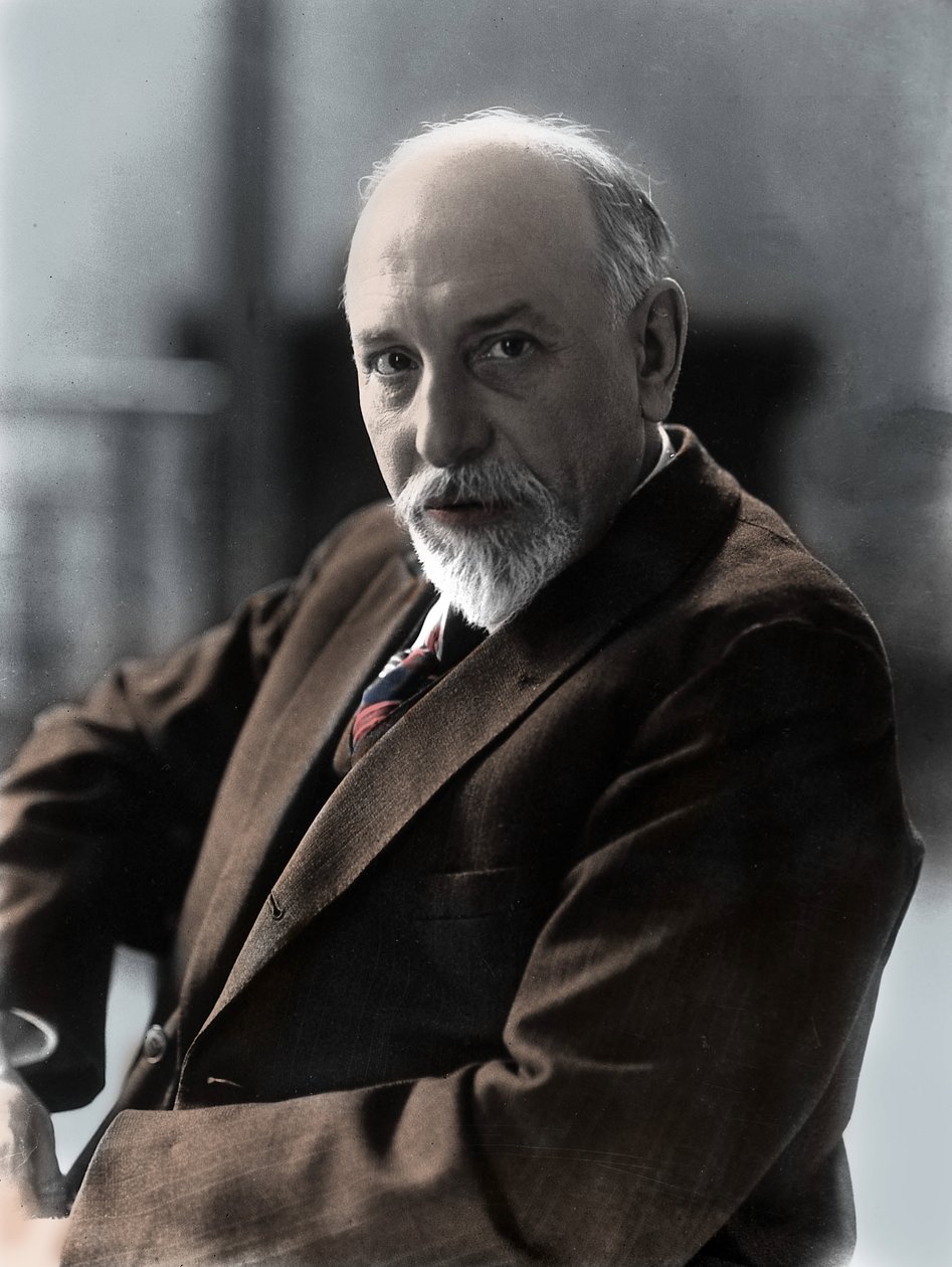 Retratos del escritor italiano Luigi Pirandello hacia 1920. de Unknown Artist