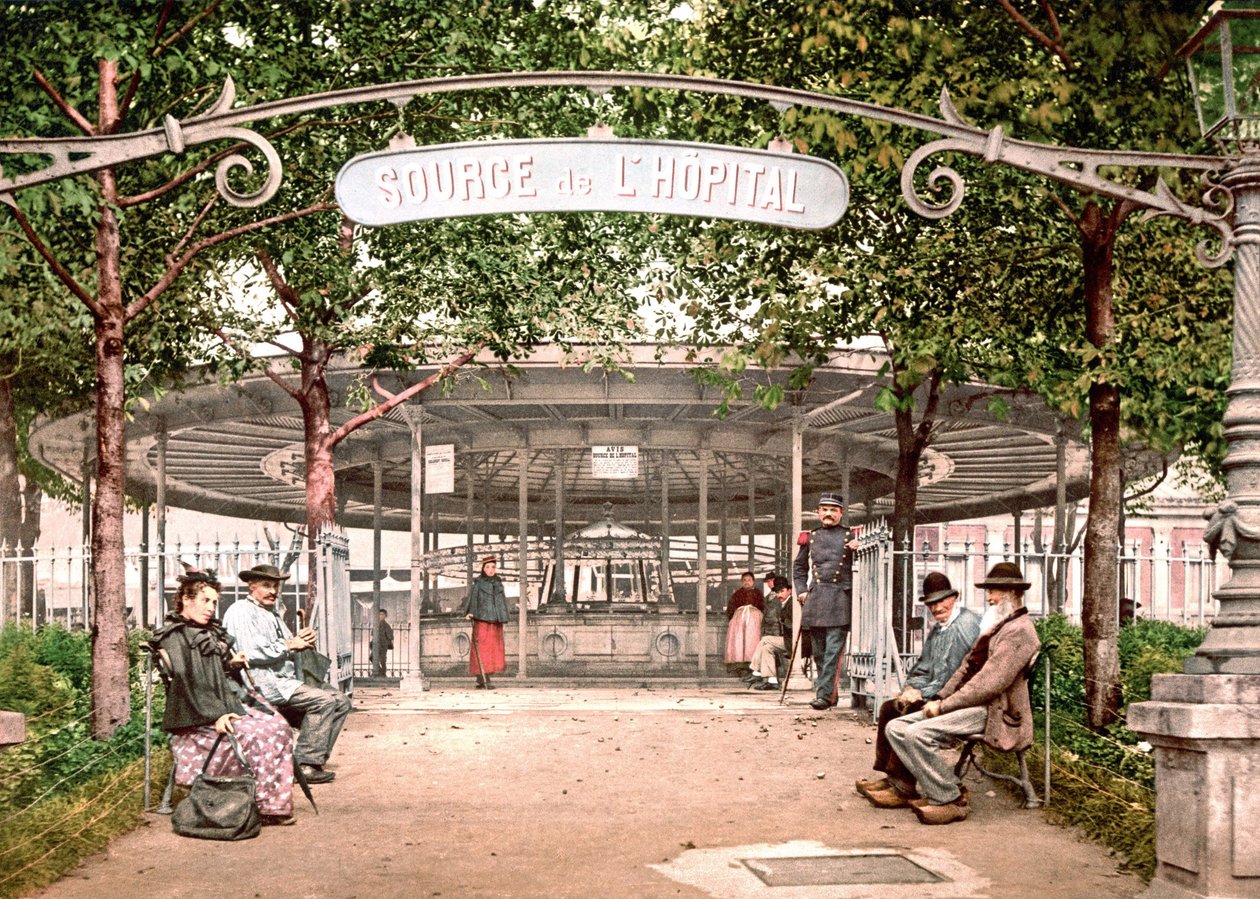 Vista del Hospital de Vichy: Fuente del Hospital. Fotochrome s.d. c. 1890. de Unknown artist