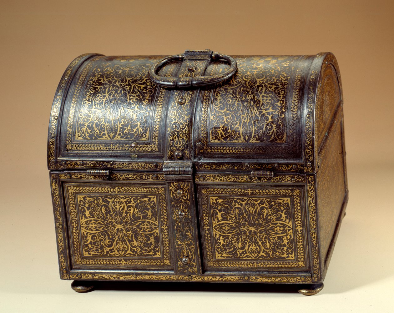 Caja de armas de Cosme I y Eleonora de Toledo en metal y damasquinado de Unknown artist