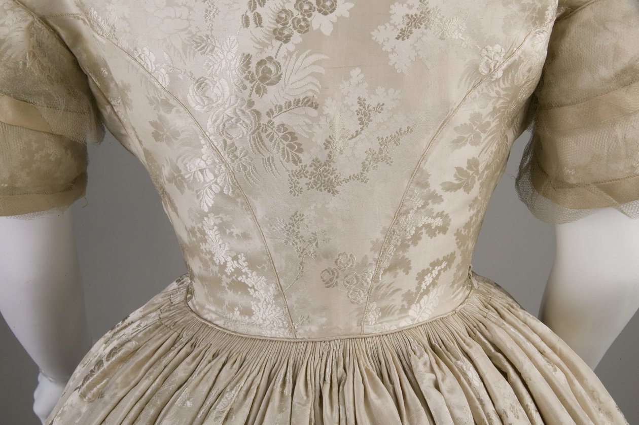 Vestido de novia (vista detallada de la cintura trasera) de Unknown artist