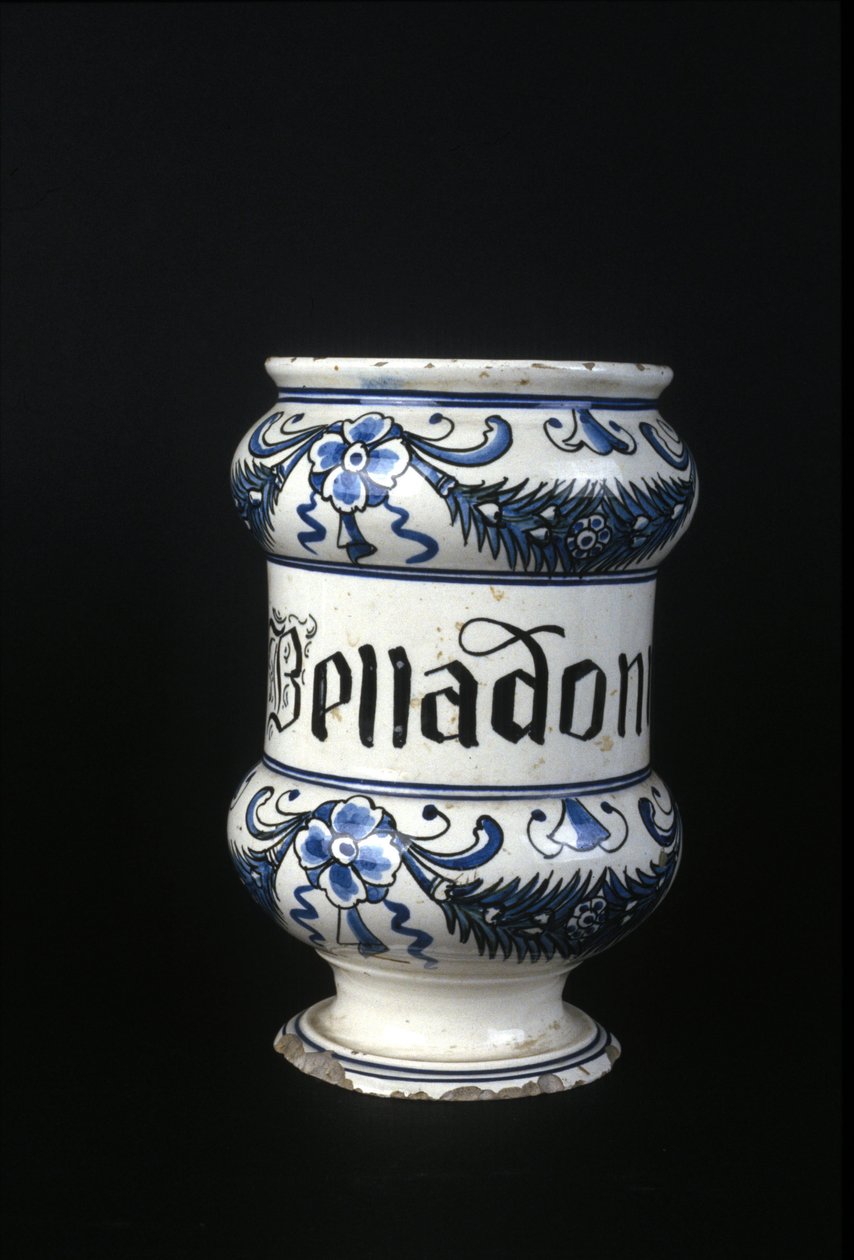 Bote de farmacia del siglo XVI que contiene Belladona, hierba tóxica usada en farmacia. Museo de Ciencia y Tecnología, Milán de Unknown artist