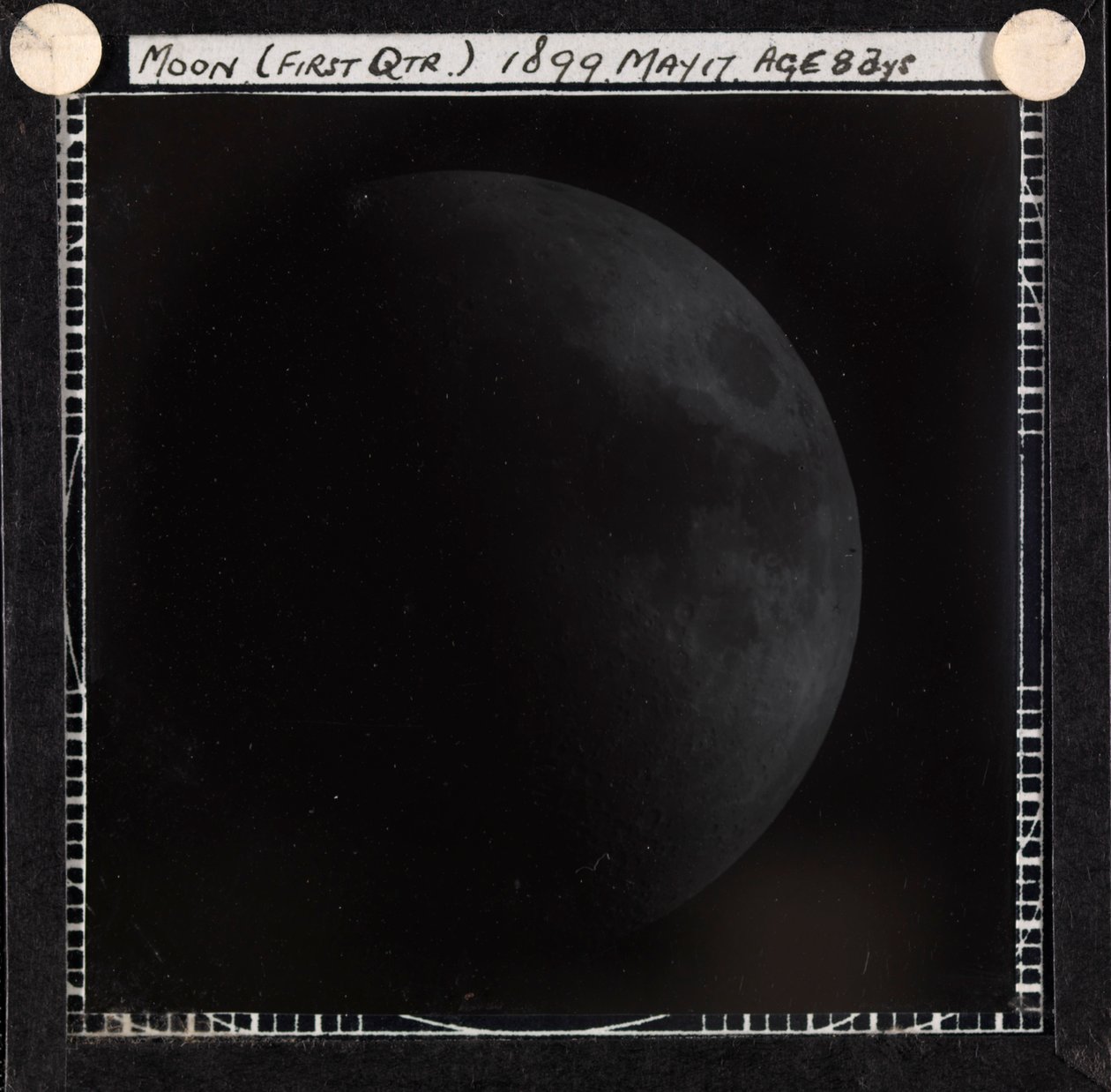 Lámina astronómica de la Luna en primer cuarto (1899) de Unknown artist