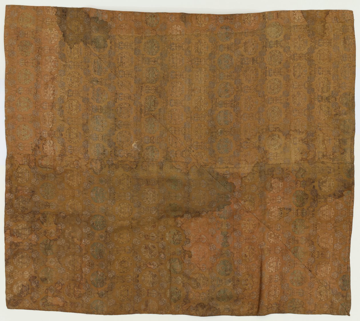 Brocado, seda. Una cubierta de templo. En cuatro piezas cosidas juntas y forradas con asa de Unknown artist