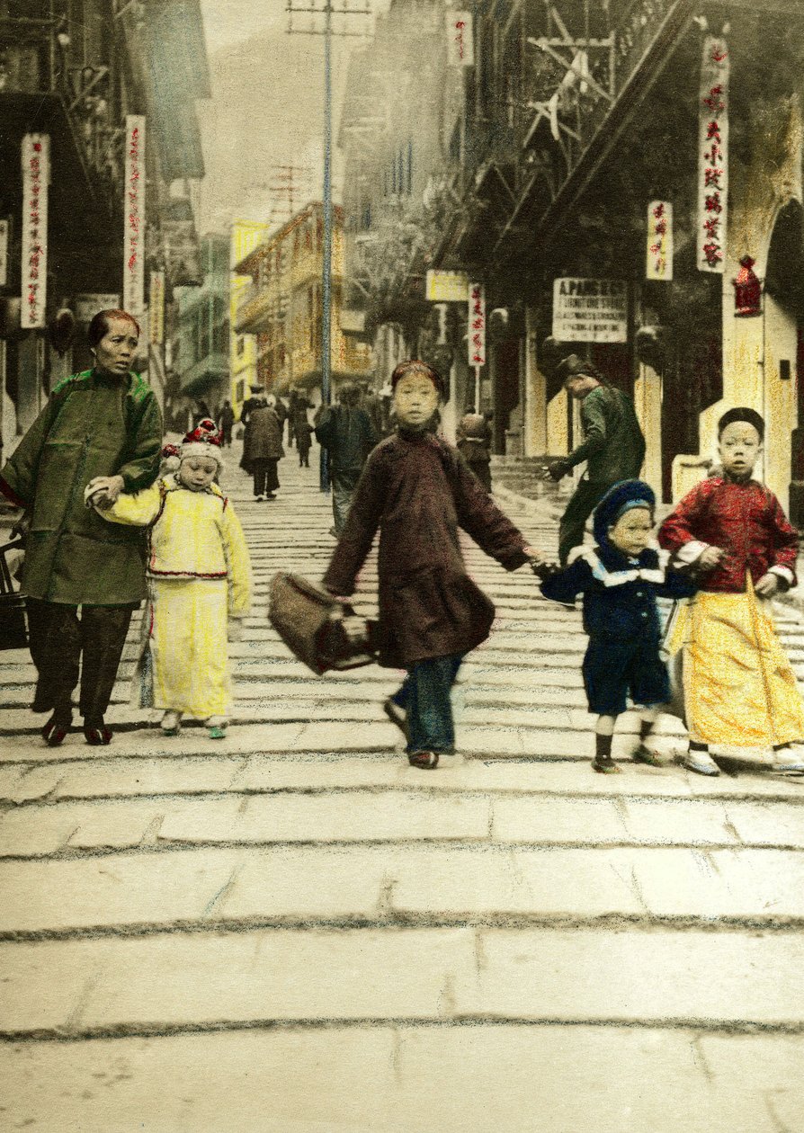 Niños en la calle Pottinger en Hong Kong en 1890. China de Unknown artist