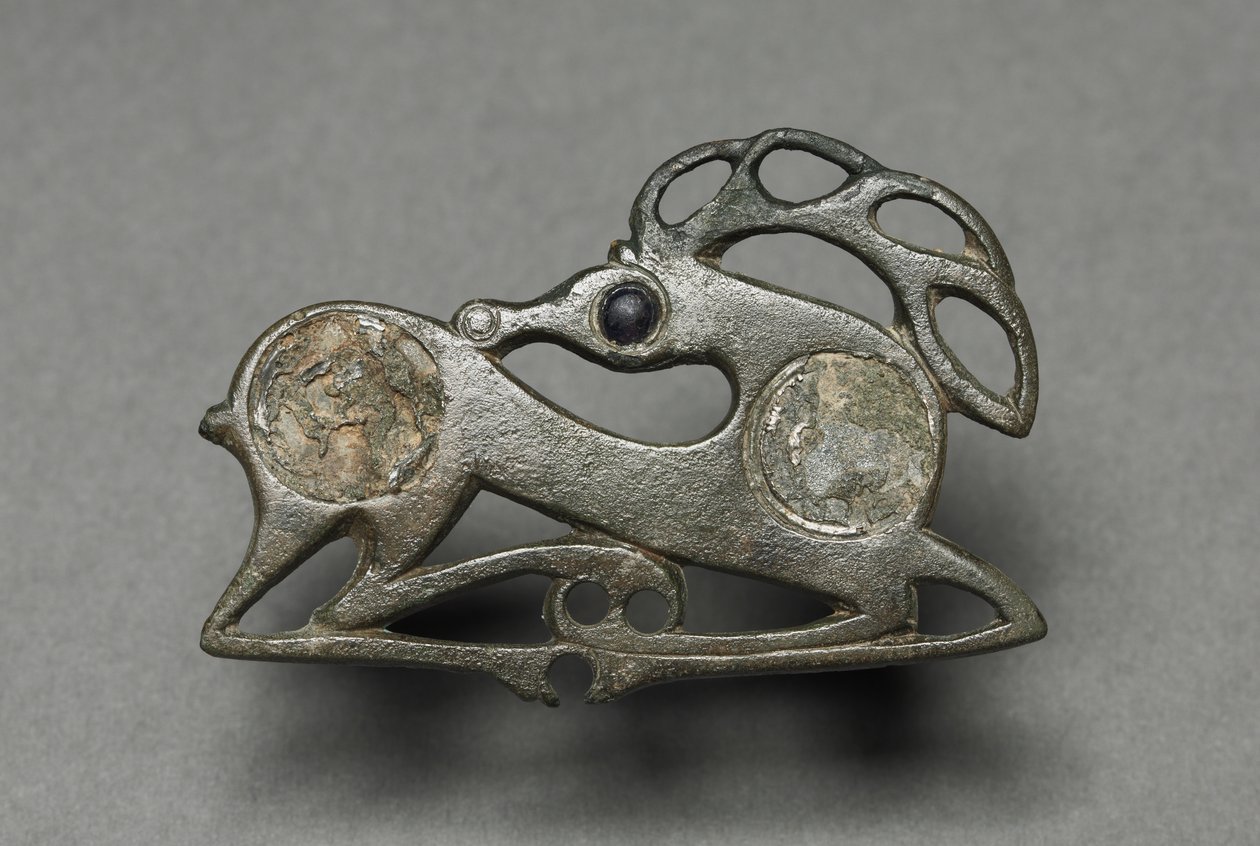 Fibula in the Form of a Recumbent Stag de Unknown artist