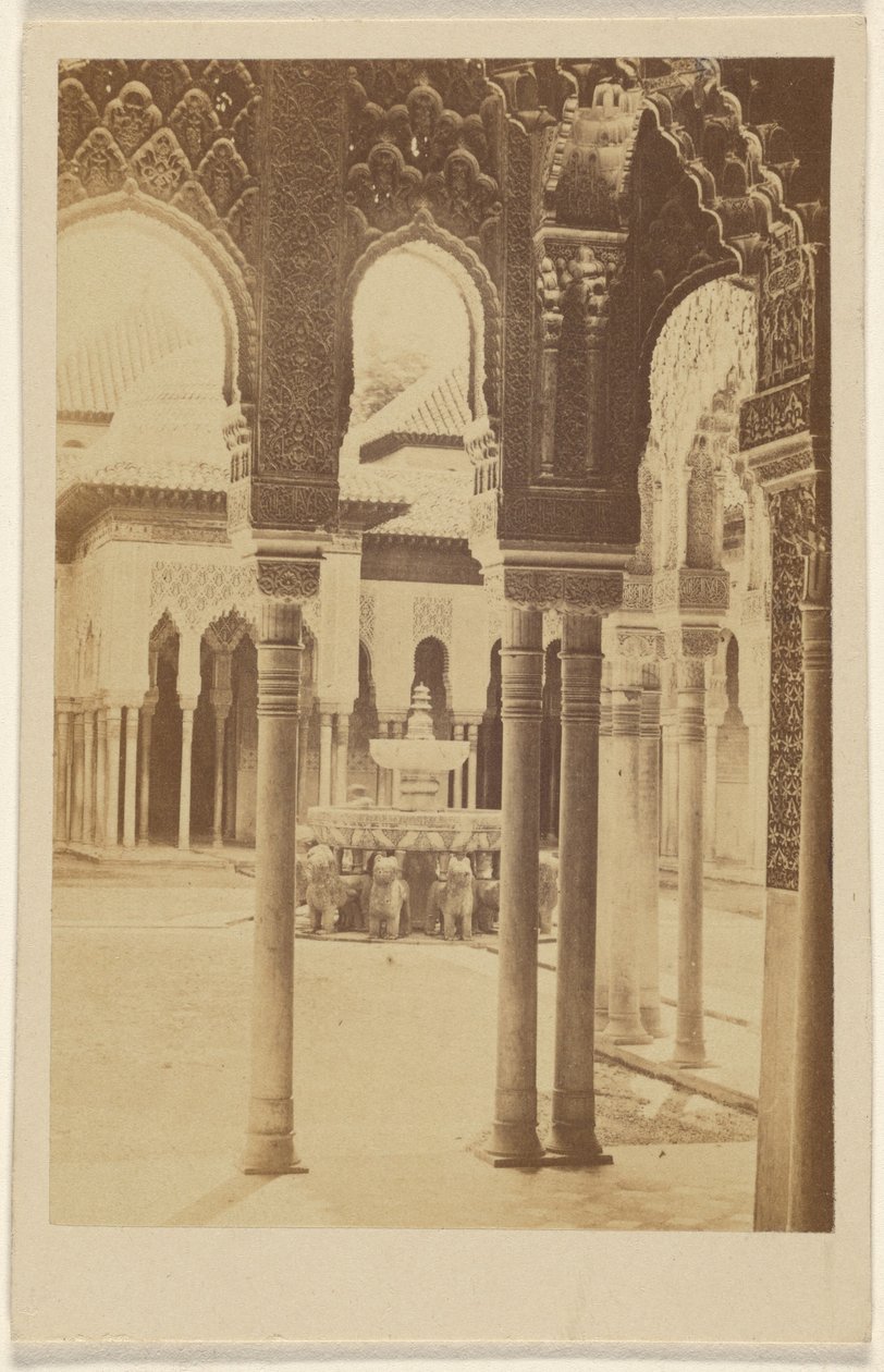 [Vista interior de columnas, la Alhambra] de Unknown artist