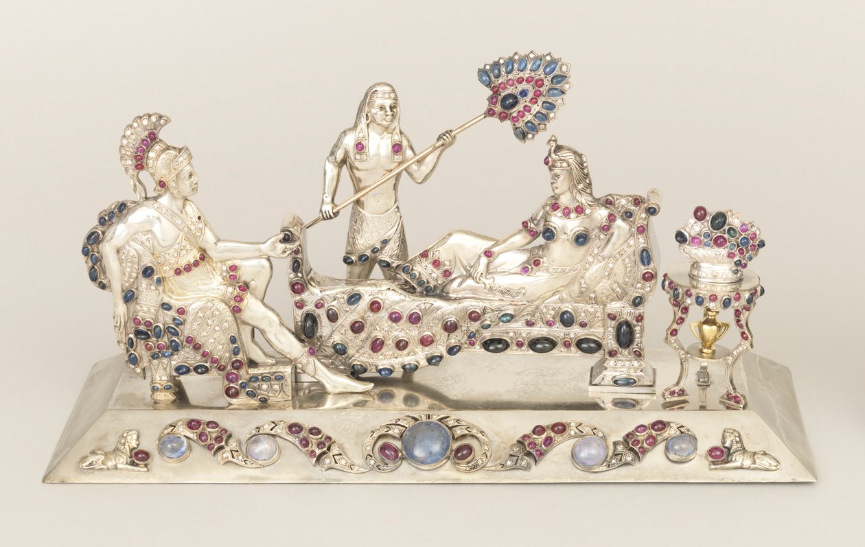 Escultura con joyas de Antonio, Cleopatra y asistente de Unknown artist