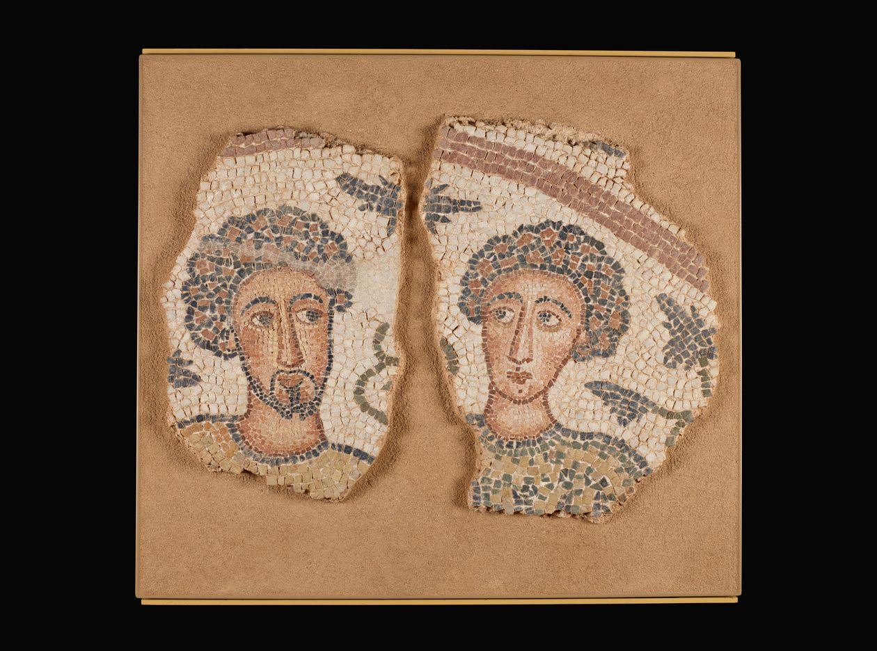 Panel de mosaico con dos bustos masculinos de Unknown artist