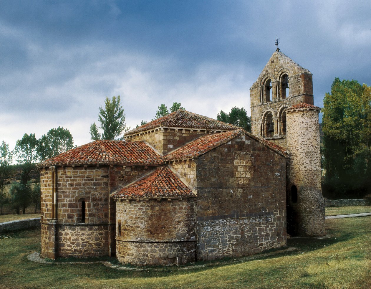 Arte románico: vista de la Iglesia de San Salvador de Cantamuda, España de Unknown artist