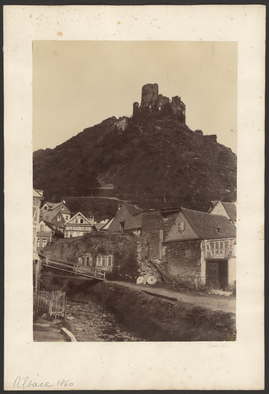 [Ruinas del castillo con vistas a la ciudad] de Unknown artist
