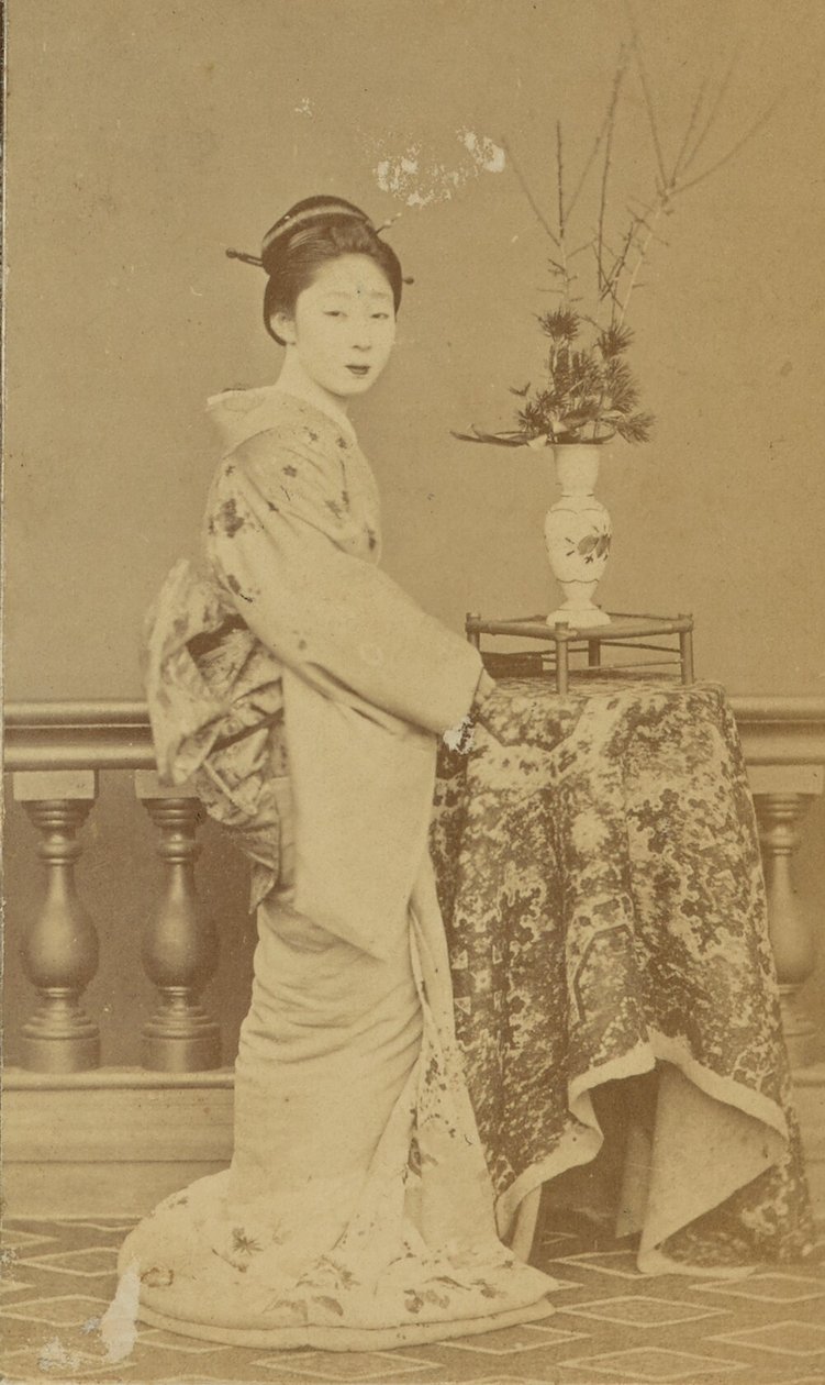 [Mujer japonesa de pie] de Unknown artist