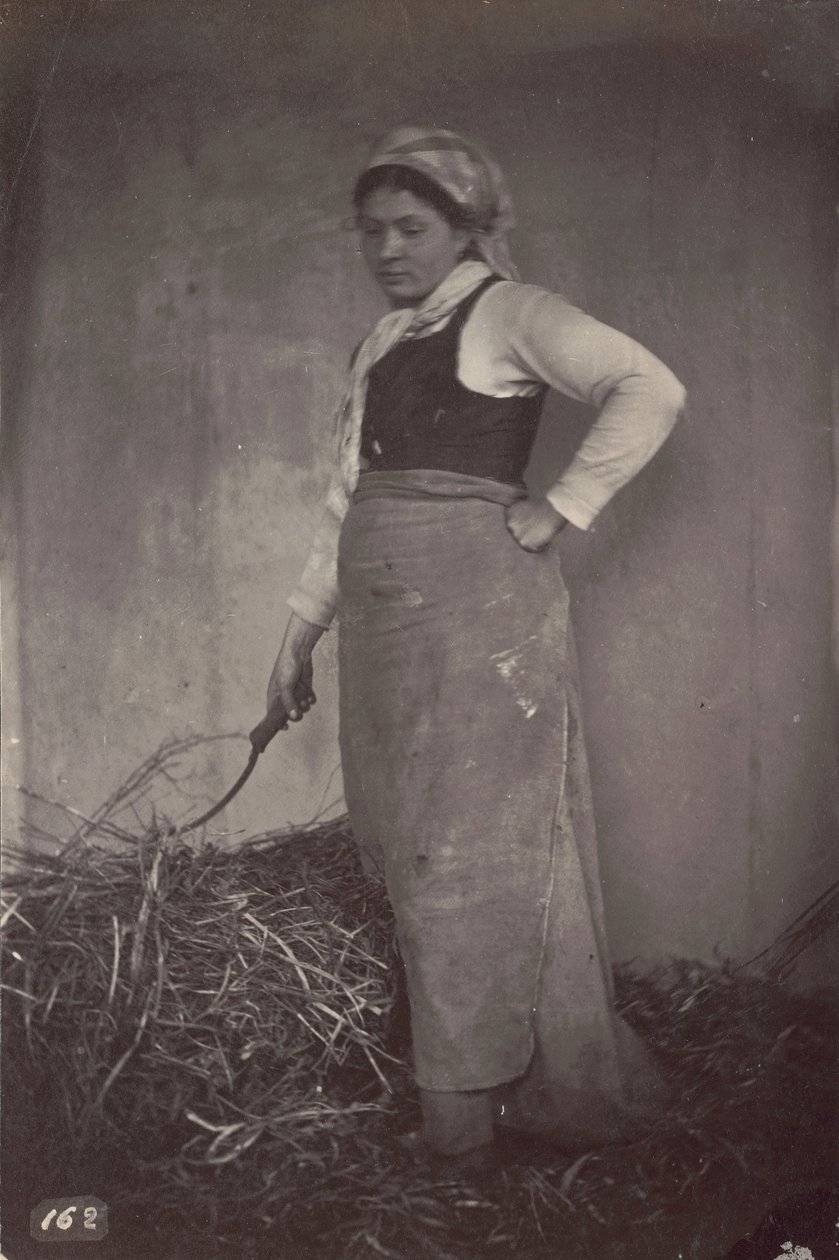 [Mujer de pie con una guadaña] de Unknown artist