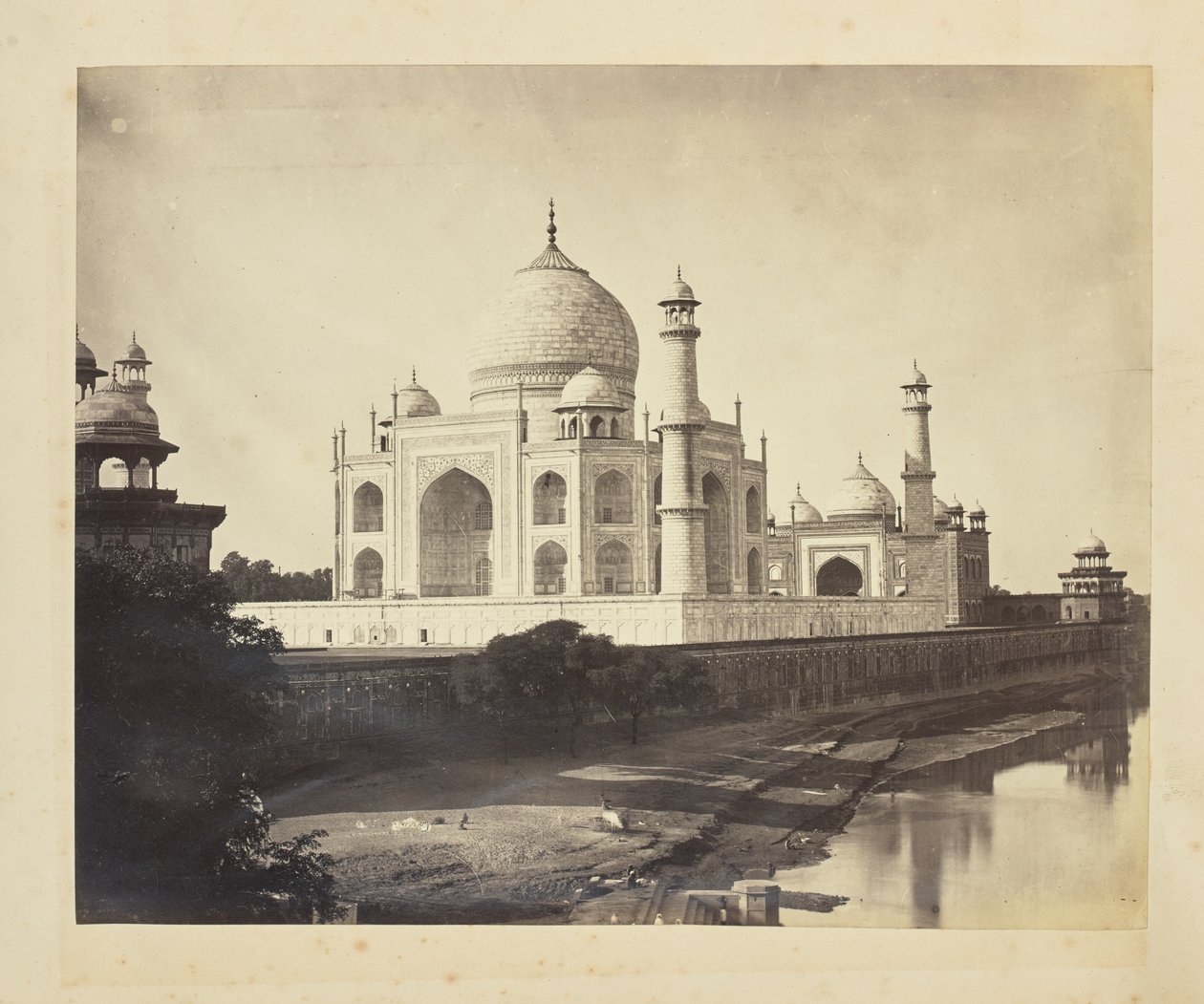 [Taj Mahal desde las orillas del río Yamuna] de Unknown artist