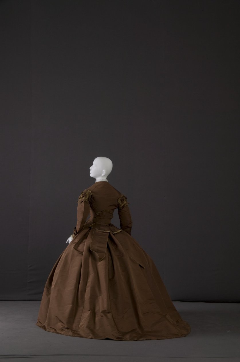 Vestido de ajuar (vista oblicua trasera) de Unknown artist