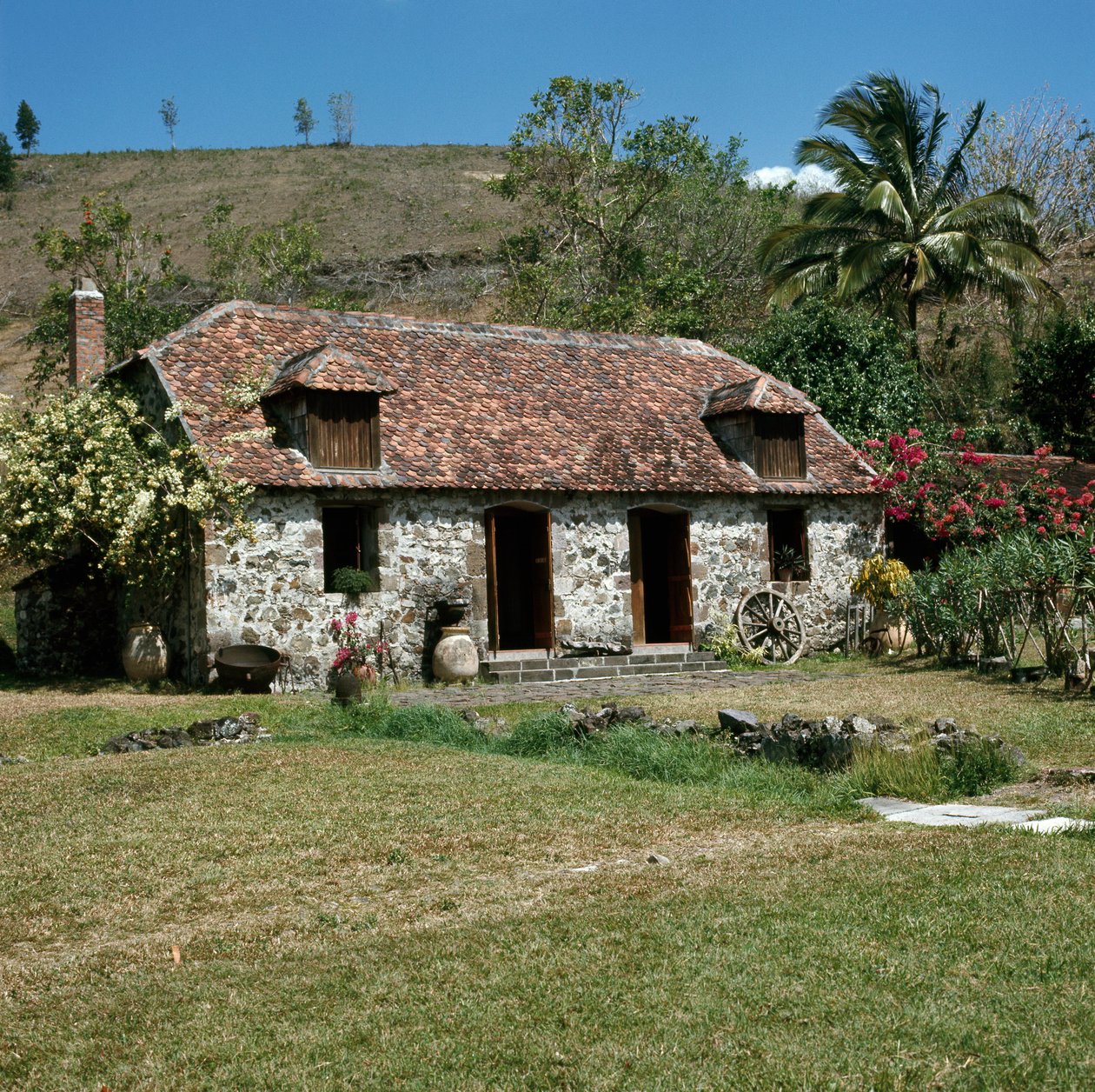 Vista de la Pagerie antigua hacienda azucarera y lugar de nacimiento de la futura emperatriz Josefina, en Trois-Ilets de Unknown artist