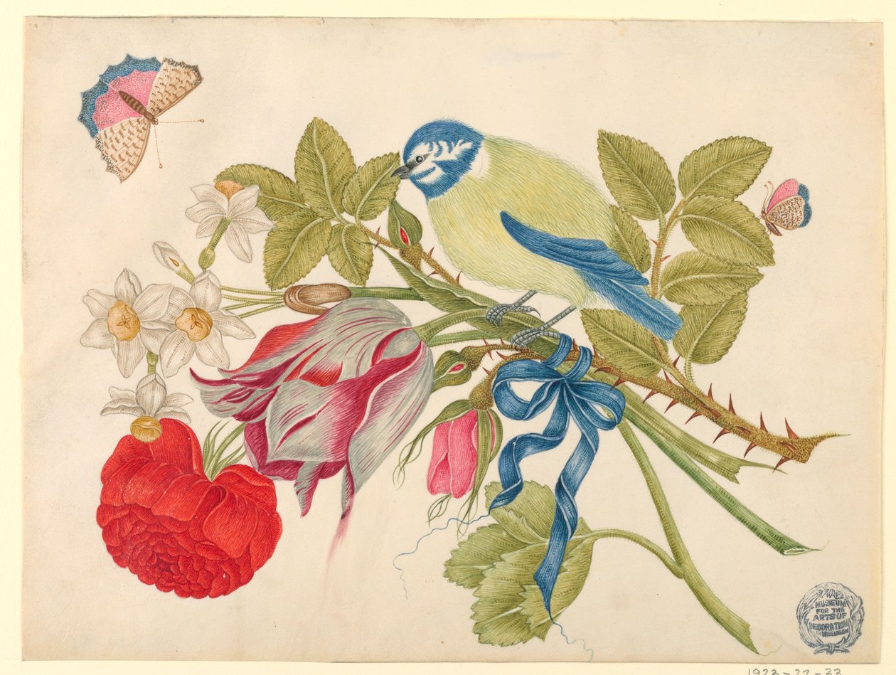 Pájaro amarillo y azul en ramo con rosa, tulipanes y narcisos, con mariposas de Unknown artist